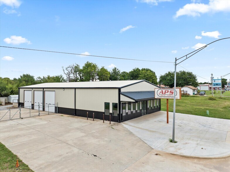 7725 NE 23rd St, Oklahoma City, OK à louer - Photo du bâtiment - Image 3 de 10