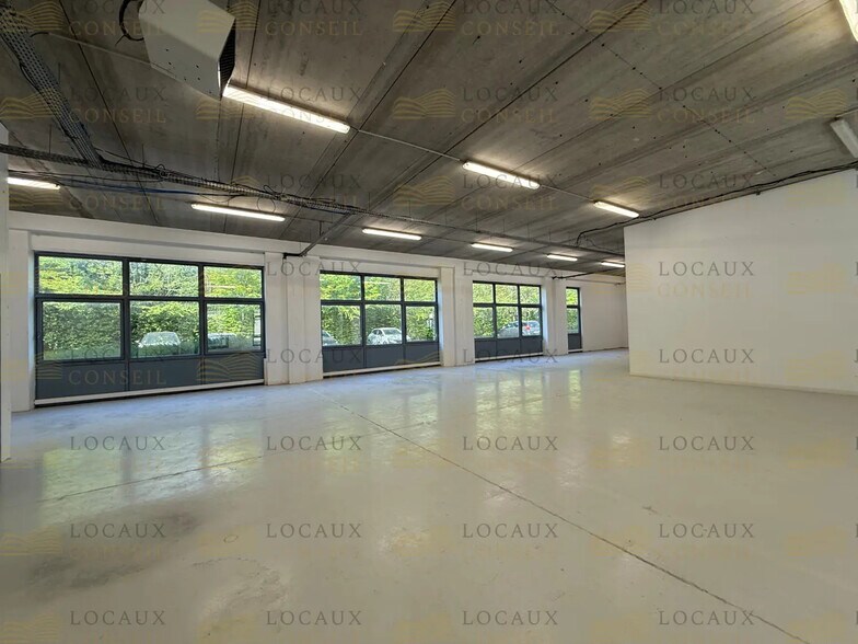 Flex in Roissy-en-France for lease - Interior Photo - Image 2 of 12