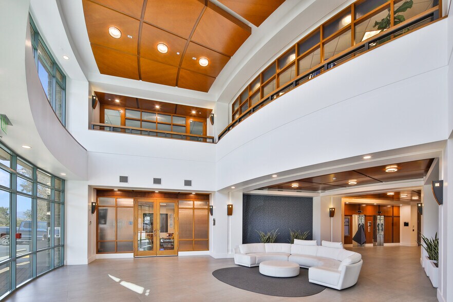 26650 The Old Rd, Valencia, CA à louer - Hall d’entrée - Image 2 de 20