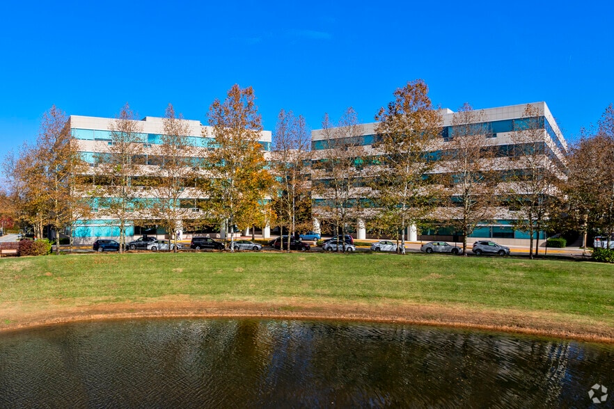 6700 Rockledge Dr, Bethesda, MD à louer - Photo du bâtiment - Image 2 de 7