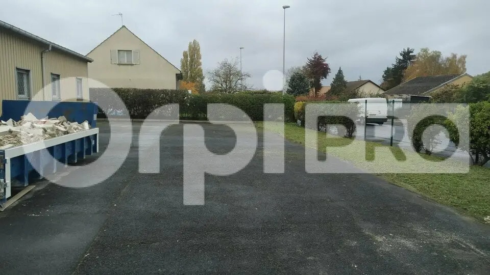 Flex in Cormontreuil for lease - Building Photo - Image 2 of 6