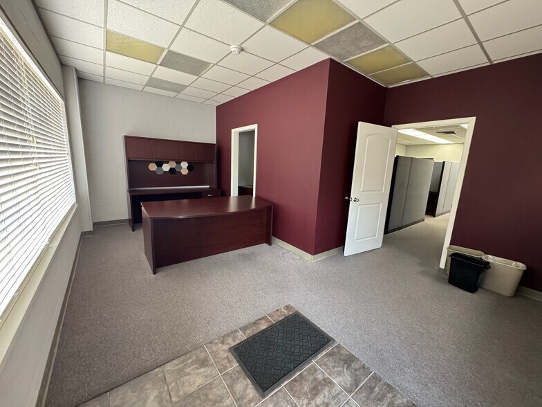 506 E Main St, Santa Paula, CA à louer - Photo du bâtiment - Image 3 de 9