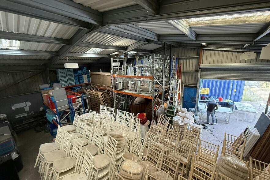 333 Connaught Rd, Brookwood à vendre - Photo intérieure - Image 3 de 4