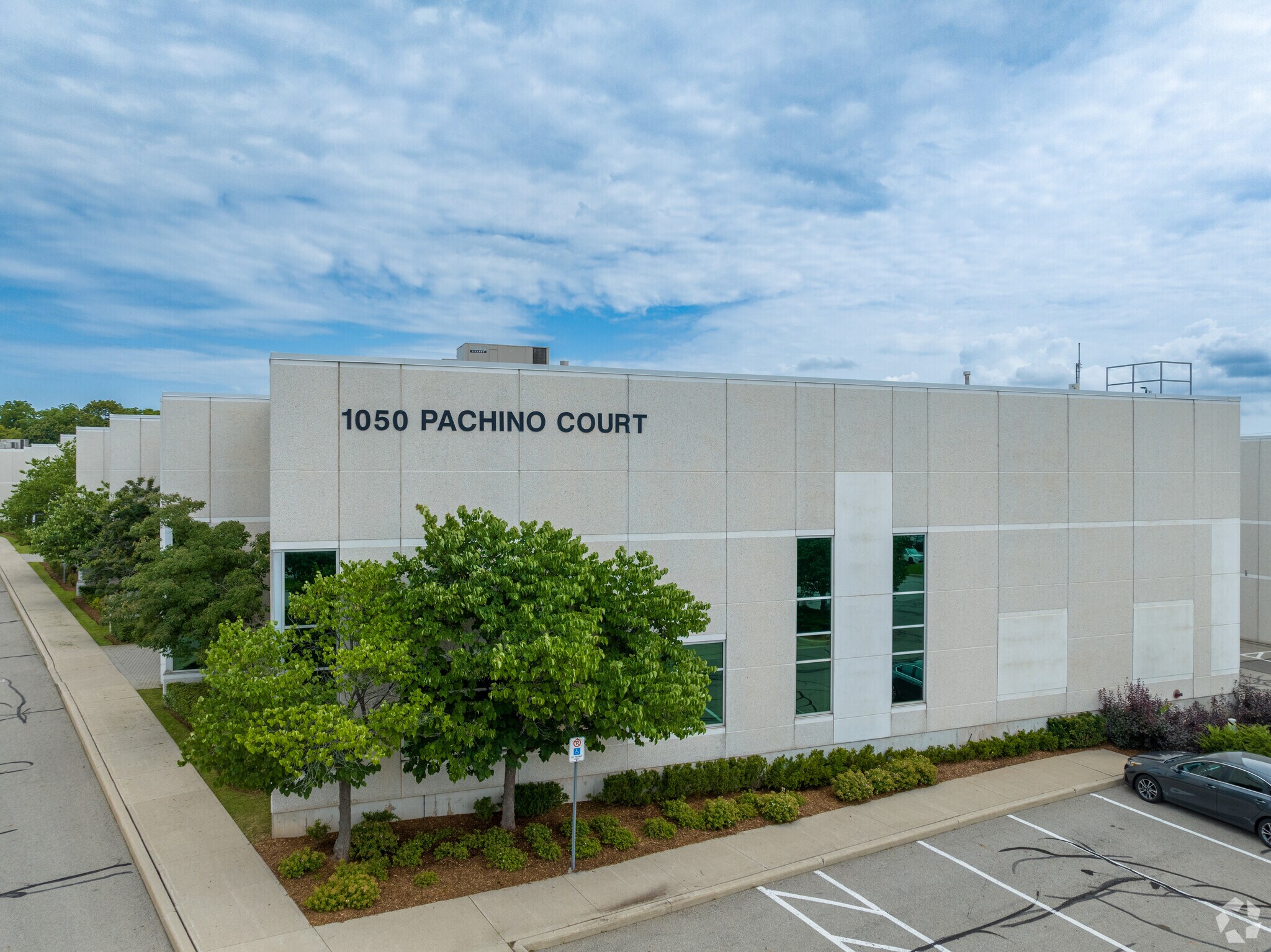 1050 Pachino Ct, Burlington, ON for lease Primary Photo- Image 1 of 7