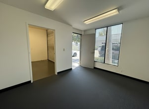 2599 E 28th St, Signal Hill, CA for lease Interior Photo- Image 2 of 6