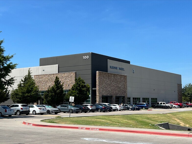 921 W Bethel Rd, Coppell, TX à louer - Photo du bâtiment - Image 2 de 4