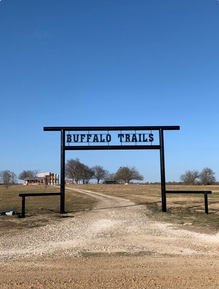 2655 E 2078 Rd, Hugo, OK for sale - Building Photo - Image 1 of 23