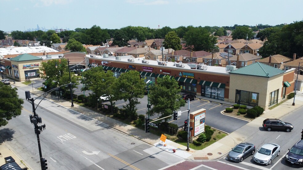 8235-8259 S Kedzie Ave, Chicago, IL à louer - Photo du b timent - Image 1 de 2