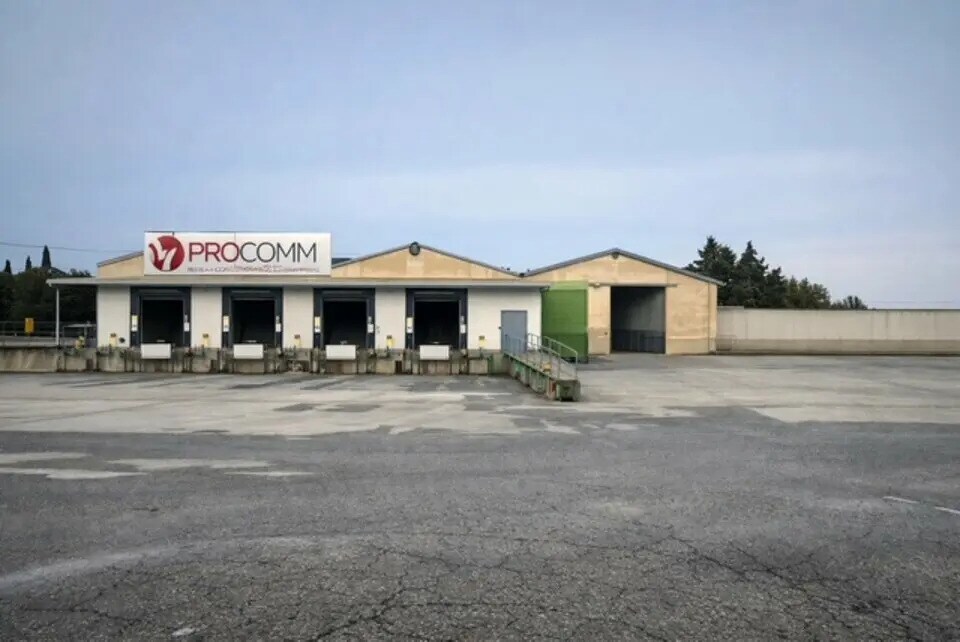 Flex in Châteaurenard for sale Building Photo- Image 1 of 12