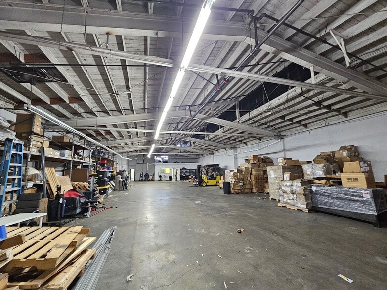 1722 Santee St, Los Angeles, CA for lease - Building Photo - Image 3 of 10