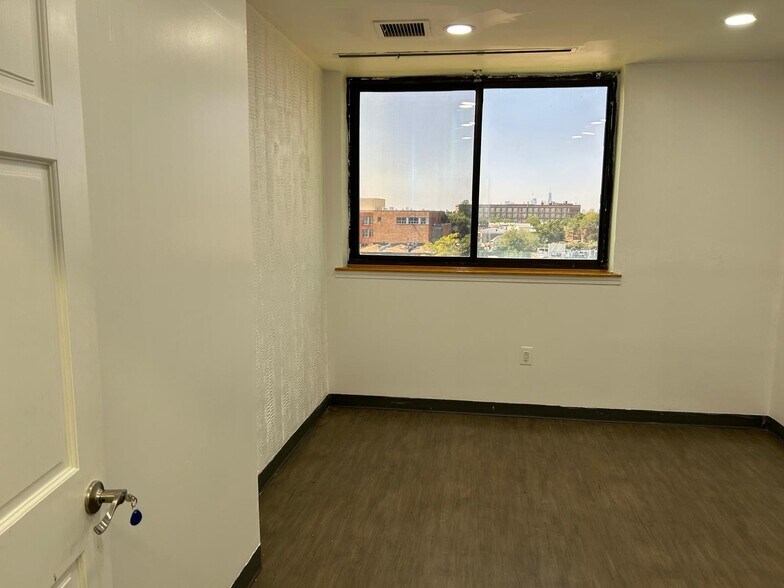 5414 74th St, Elmhurst, NY à louer - Photo intérieure - Image 3 de 11