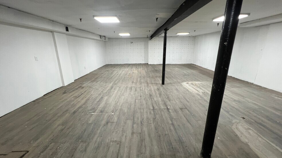3843 10th Ave, New York, NY à louer - Photo du bâtiment - Image 3 de 3