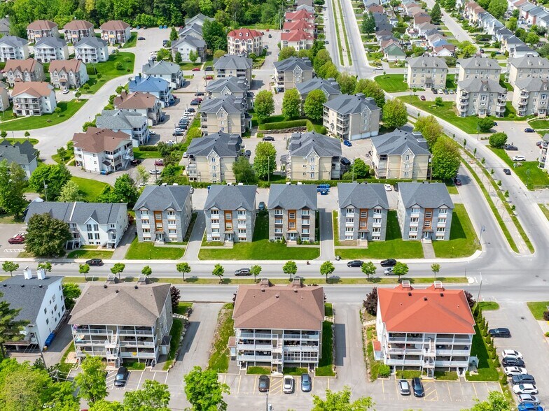 2238-2242-2250-2254 Schulz portefeuille de 4 propriétés à vendre sur LoopNet.ca - Photo du bâtiment - Image 3 de 5