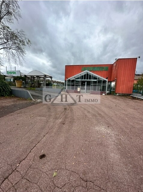 Land in Santeny for sale Building Photo- Image 1 of 7