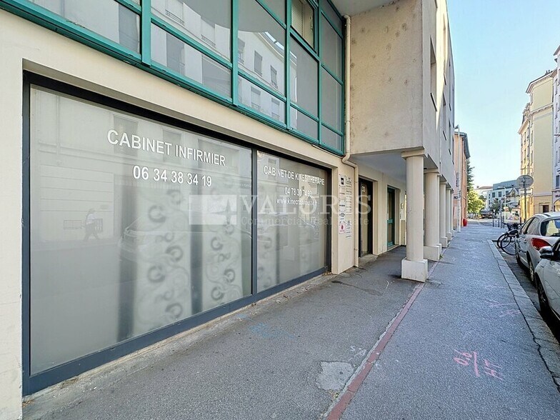 Retail in Lyon for sale - Building Photo - Image 3 of 12