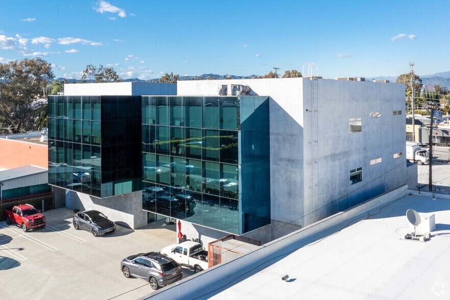 8931 Ellis Ave, Los Angeles, CA à louer - Photo du bâtiment - Image 3 de 11