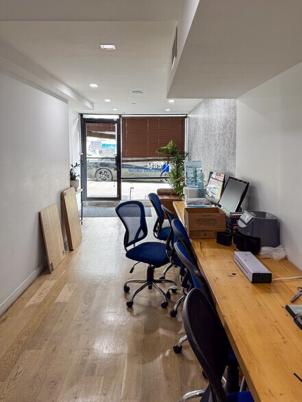 700 Saint Marks Ave, Brooklyn, NY à louer - Photo du bâtiment - Image 2 de 15