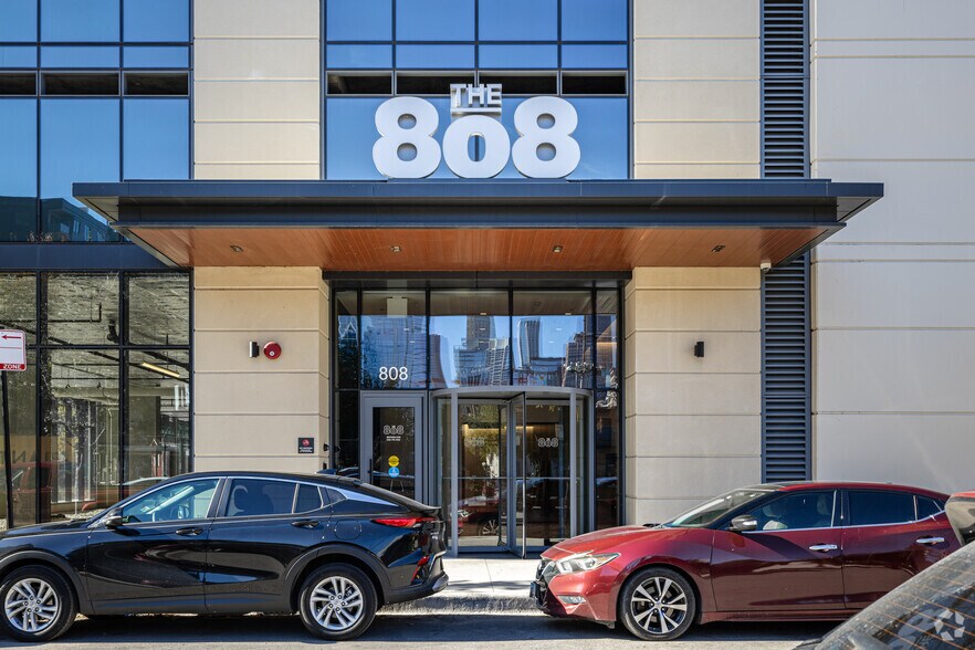 808 N Cleveland Ave, Chicago, IL à louer - Photo du bâtiment - Image 3 de 56
