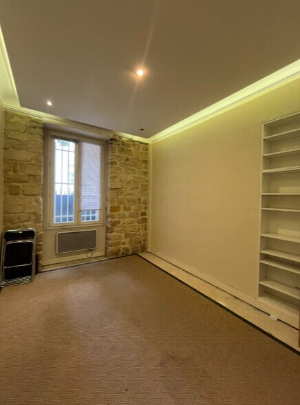 Retail in LEVALLOIS PERRET for lease - Interior Photo - Image 2 of 4