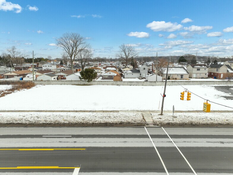 30530 John R. Rd, Madison Heights, MI à vendre - Photo du bâtiment - Image 2 de 21