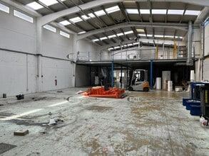 Flex in Argenteuil for lease Interior Photo- Image 1 of 8