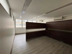 6 Rue Collange, Levallois-Perret for lease Interior Photo- Image 1 of 3