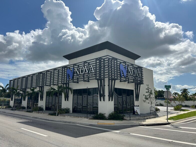 710 E 49th St, Hialeah, FL à vendre - Photo principale - Image 1 de 1