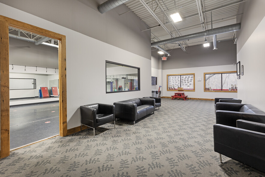 14500 Martin Dr, Eden Prairie, MN for lease - Interior Photo - Image 2 of 17