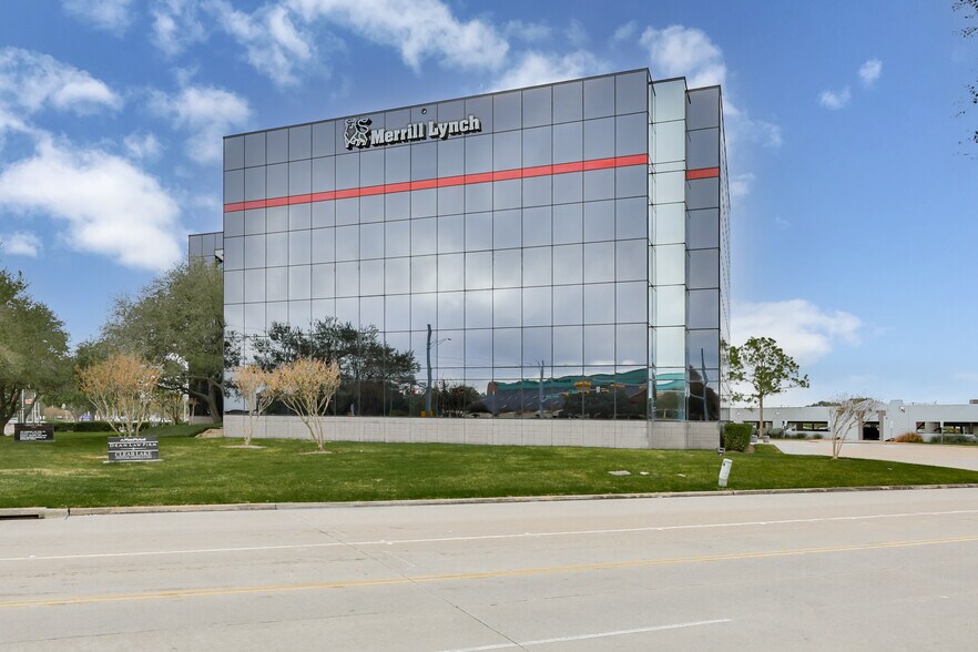 17225 El Camino Real, Houston, TX à louer - Photo du bâtiment - Image 3 de 10