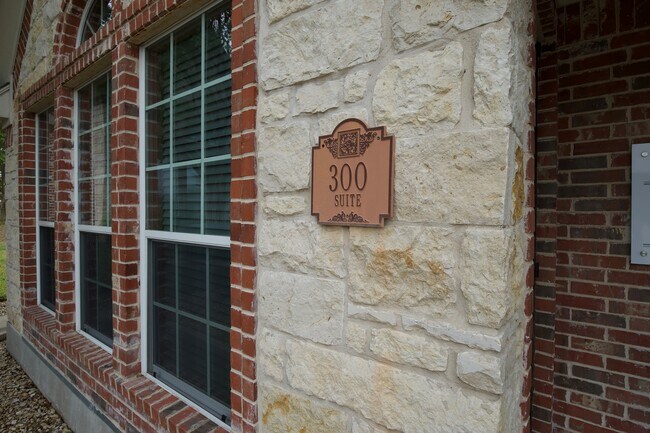 More details for 1000 W State Highway 6, Waco, TX - Office for Lease