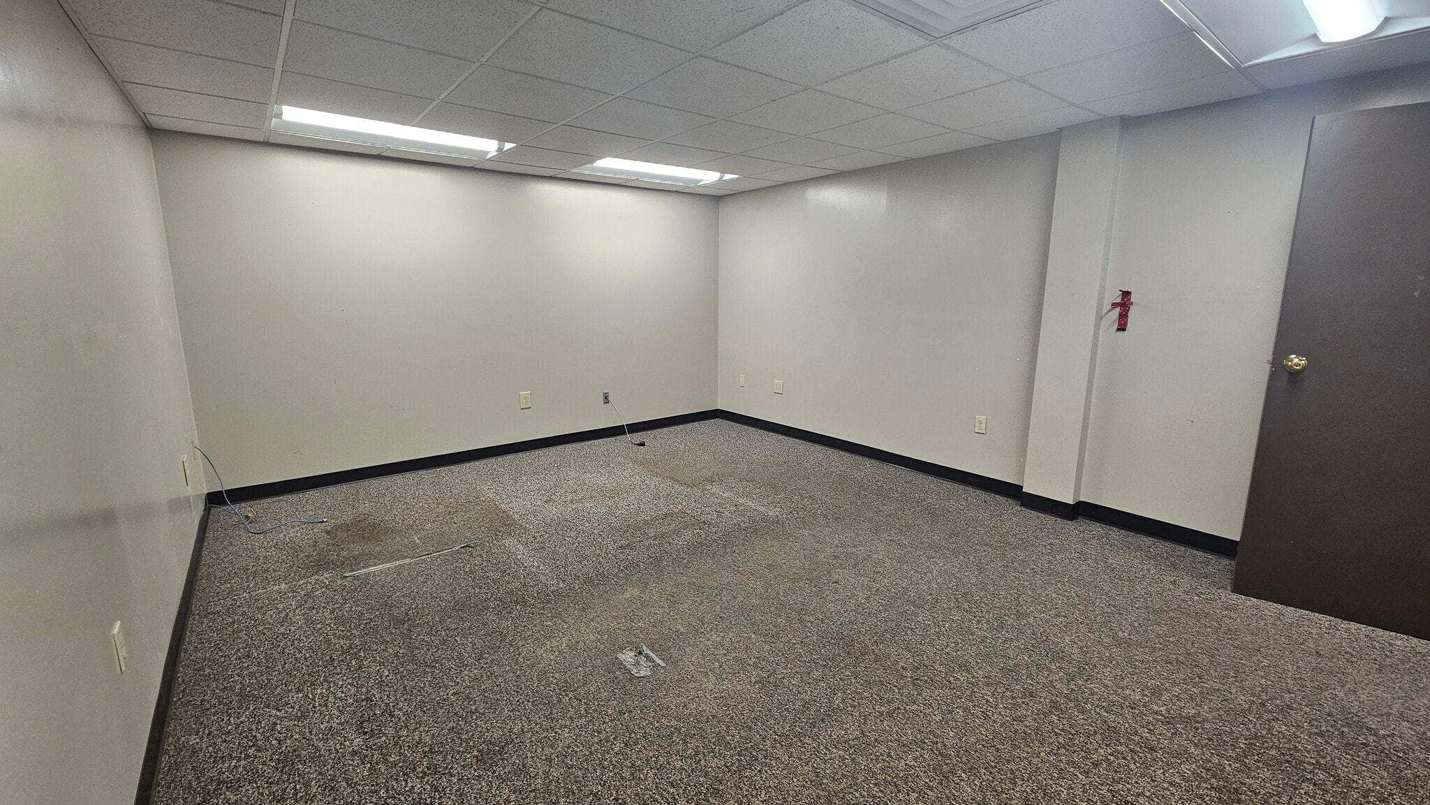 13630 Main St, Bath, MI à louer Photo intérieure- Image 1 de 7