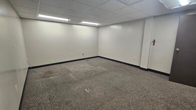 13630 Main St, Bath, MI à louer Photo intérieure- Image 1 de 7