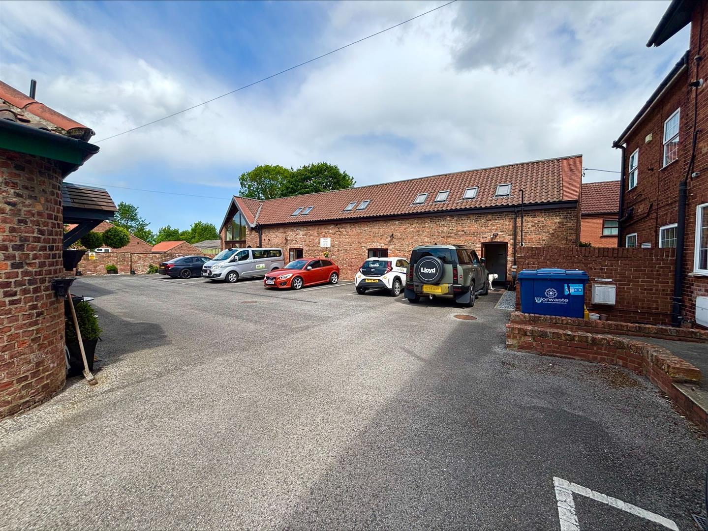 Main St, York for lease Building Photo- Image 1 of 18