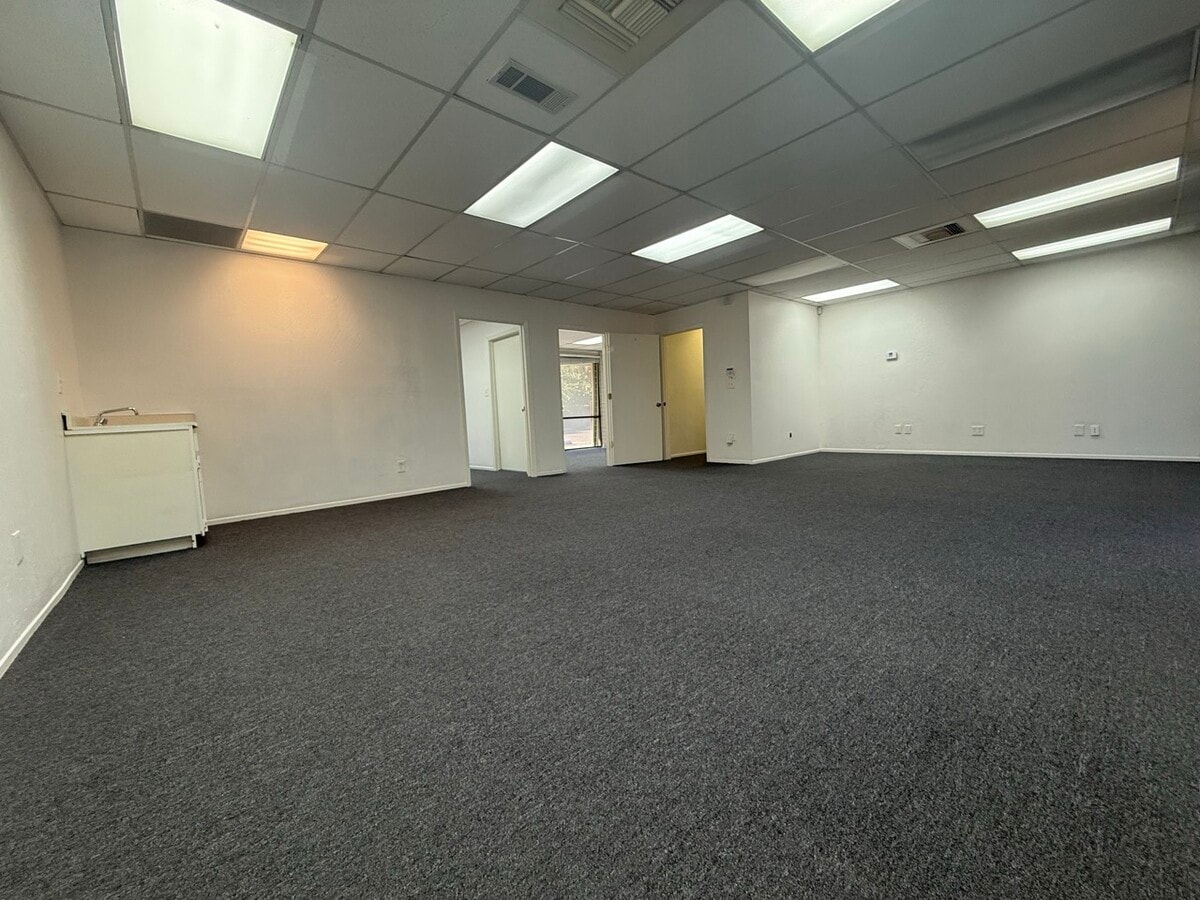 5637 N Pershing Ave, Stockton, CA 95207 - Unité B8 - - Photo intérieure - Image 2 of 5