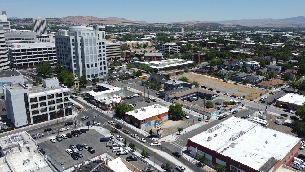 552 S Virginia St, Reno, NV à louer - Photo du bâtiment - Image 2 de 3