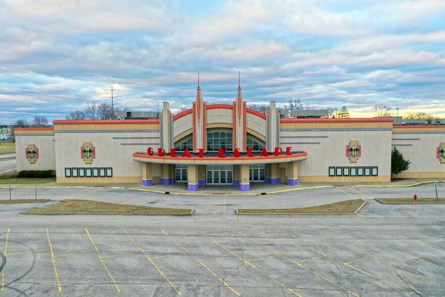 951 B E Lewis And Clark Pky, Clarksville, IN à vendre - Photo du bâtiment - Image 1 de 30