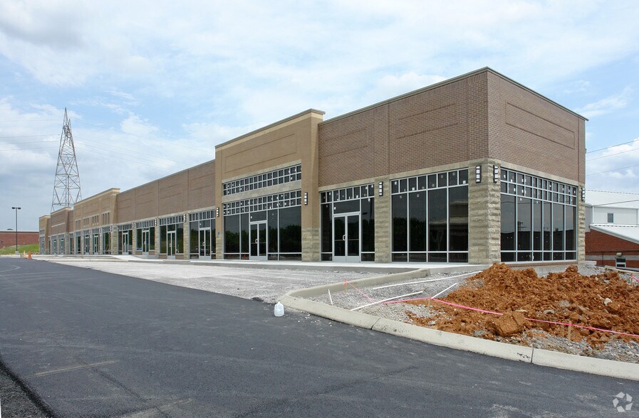 311-339 Sam Ridley Pky, Smyrna, TN à louer - Photo du bâtiment - Image 3 de 6
