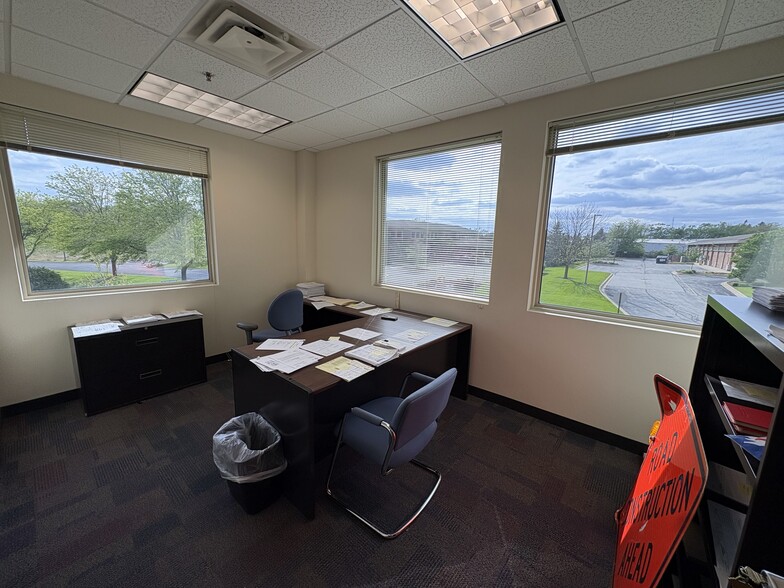 450-480 E Roosevelt Rd, West Chicago, IL for lease - Building Photo - Image 3 of 34