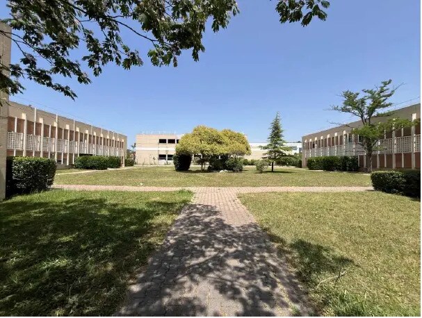 Bureau dans Vitrolles à louer - Photo du bâtiment - Image 2 de 13