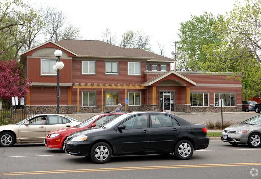 730 Cleveland Ave S, Saint Paul, MN à vendre - Photo du bâtiment - Image 2 de 3