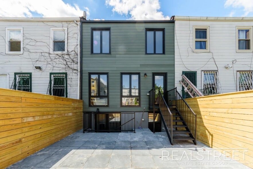 567 Kosciuszko St, Brooklyn, NY for sale - Building Photo - Image 2 of 2