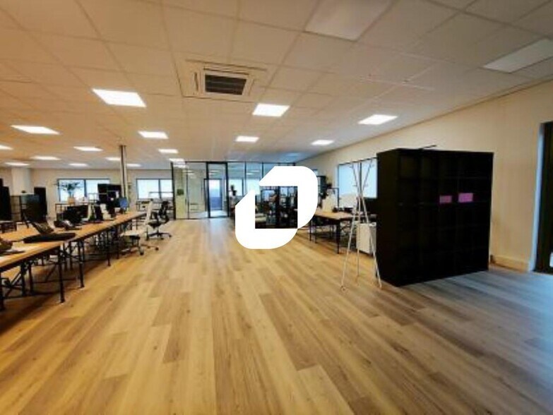 Office in Ferrières-en-Brie for lease - Building Photo - Image 2 of 15