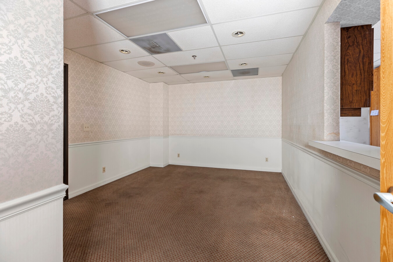 44215 15th St W, Lancaster, CA 93534 - Unit 307 - - Interior Photo - Image 2 of 21