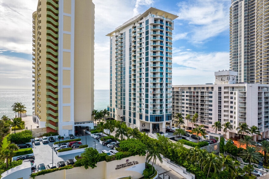 17315 Collins Ave, Sunny Isles Beach, FL à vendre - Photo du bâtiment - Image 2 de 11
