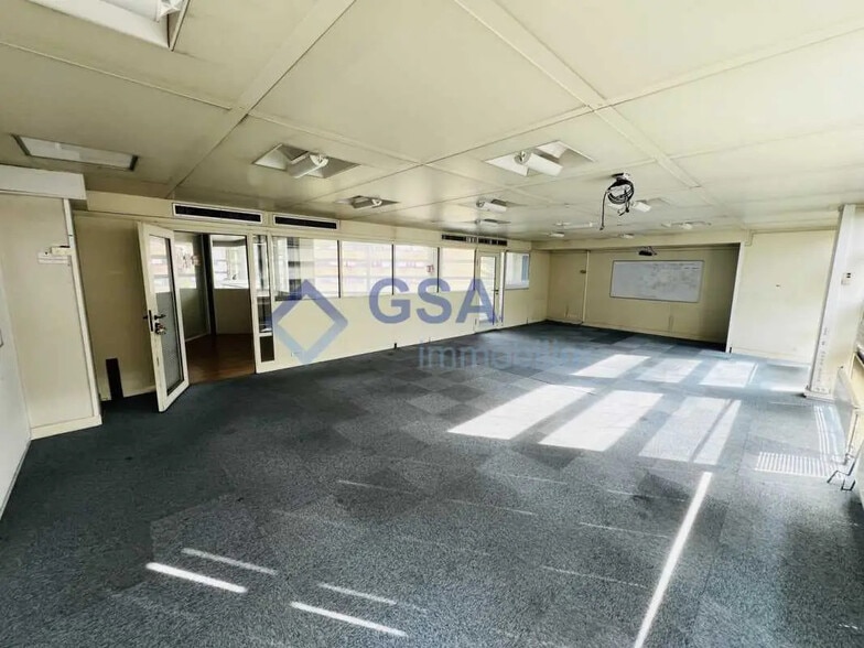 Office in Évry-Courcouronnes for lease - Interior Photo - Image 1 of 4