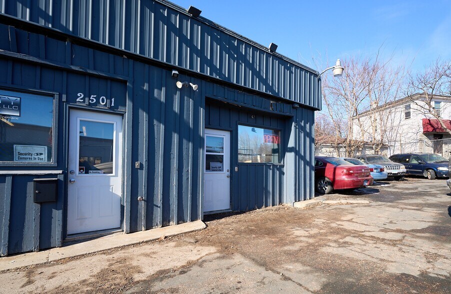 2501-2503 W Broadway Ave, Minneapolis, MN à vendre - Photo du bâtiment - Image 3 de 4