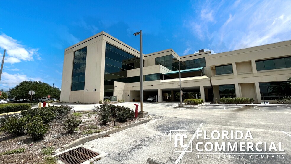 900-904 E Prima Vista Blvd, Port Saint Lucie, FL à louer - Photo du bâtiment - Image 3 de 15