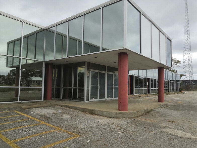 3215 W Oak St, Palestine, TX à louer - Photo du bâtiment - Image 3 de 55