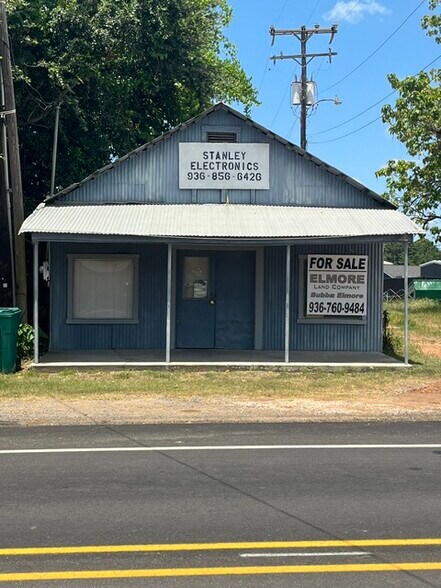 111 E Stewart St, Willis, TX à vendre - Photo du bâtiment - Image 2 de 3