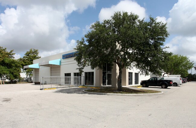 Plus de détails pour 1903 NW 40th Ct, Pompano Beach, FL - Industriel à louer